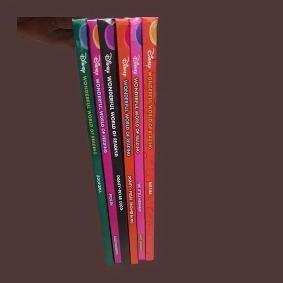 Disney lot of 6 books - Picture 2 of 10